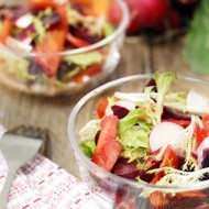 Салат из сырых корнеплодов с горчичной заправкой