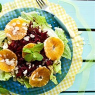 Салат из сырой свеклы с апельсином и мятой