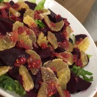 Салат из свеклы и мандаринов с клюквенной заправкой