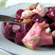 Салат из свеклы, картофеля и яблок