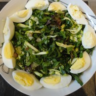 Салат из свежих молодых кабачков и зелени