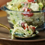 Салат из свежих овощей с сырно-горчичной заправкой