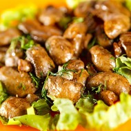 Салат из свежих шампиньонов и мяты