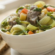 Салат из телятины с луком, морковью и сельдереем