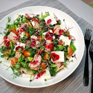 Салат из варено-копченой утки с сыром сулугуни