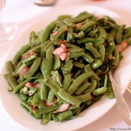 Салат из зеленого горошка с редисом и лаймом