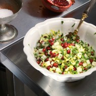 Салат из зеленого сельдерея, петрушки и граната