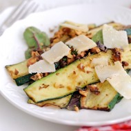 Салат из жареных цукини и пекорино