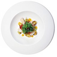 Салат из жаренного на гриле кальмара, молодого картофеля и чоризо с листьями рукколы и мякотью маракуйи