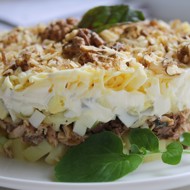 Салат «Мильфей» из рыбы и картофеля