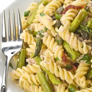 Салат нисуаз с пастой