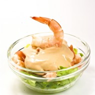 Салат с анчоусной заправкой и креветками