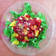 Салат с апельсином и рукколой с клюквенной заправкой