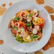 Салат с арбузом, помидорами и тарамасалотой