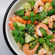 Салат с авокадо и креветками