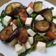 Салат с баклажанами и сыром фета