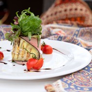 Салат с баклажаном и ростбифом