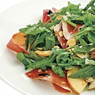 Салат с беконом и грушей