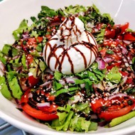 Салат с бурратой