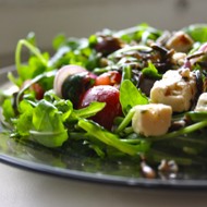 Салат с черешней и диким рисом