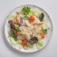 Салат с цыпленком и артишоком