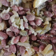 Салат с фасолью, соленым огурцом, яйцом и картофелем