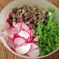 Салат с говядиной и редисом
