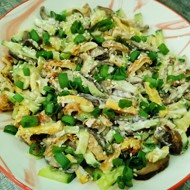 Салат с грибами и яйцом