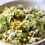 Салат с капустой, огурцами и кукурузой