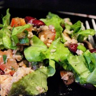 Салат с консервированной горбушей и фасолью