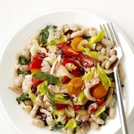 Салат с консервированными тунцом и фасолью