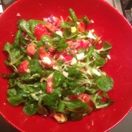 Салат с корном, радикьо и кунжутным маслом