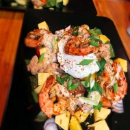 Салат с креветками и тунцом