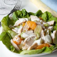 Салат с курицей и фруктами