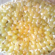 Салат с курицей и сладким виноградом