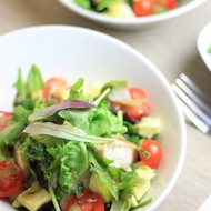 Салат с курицей и оливками