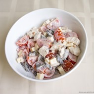 Салат с куриной грудкой и языком «Копченый Ральф»