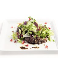 Салат с куриной печенью и гранатом