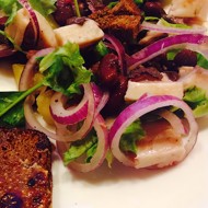 Салат с осьминогом и картофелем