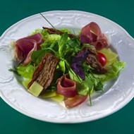 Салат с пармской ветчиной