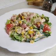 Салат с пекинской капустой, курицей и помидорами