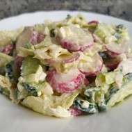 Салат с редисом и яйцом