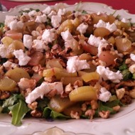 Салат с ревенем и козьим сыром