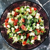 Салат с сыром сулугуни