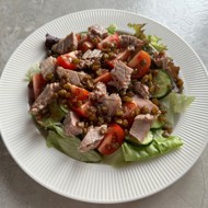 Салат с тунцом и чечевицей