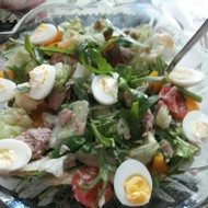 Салат с тунцом и рукколой