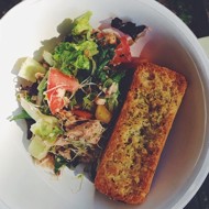 Салат с тунцом и томатами