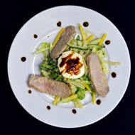 Салат с тунцом в хрустящей корочке и сладким перцем