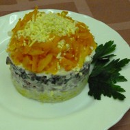 Салат с утиной грудкой и груздями