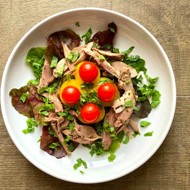 Салат с уткой с тимьяном